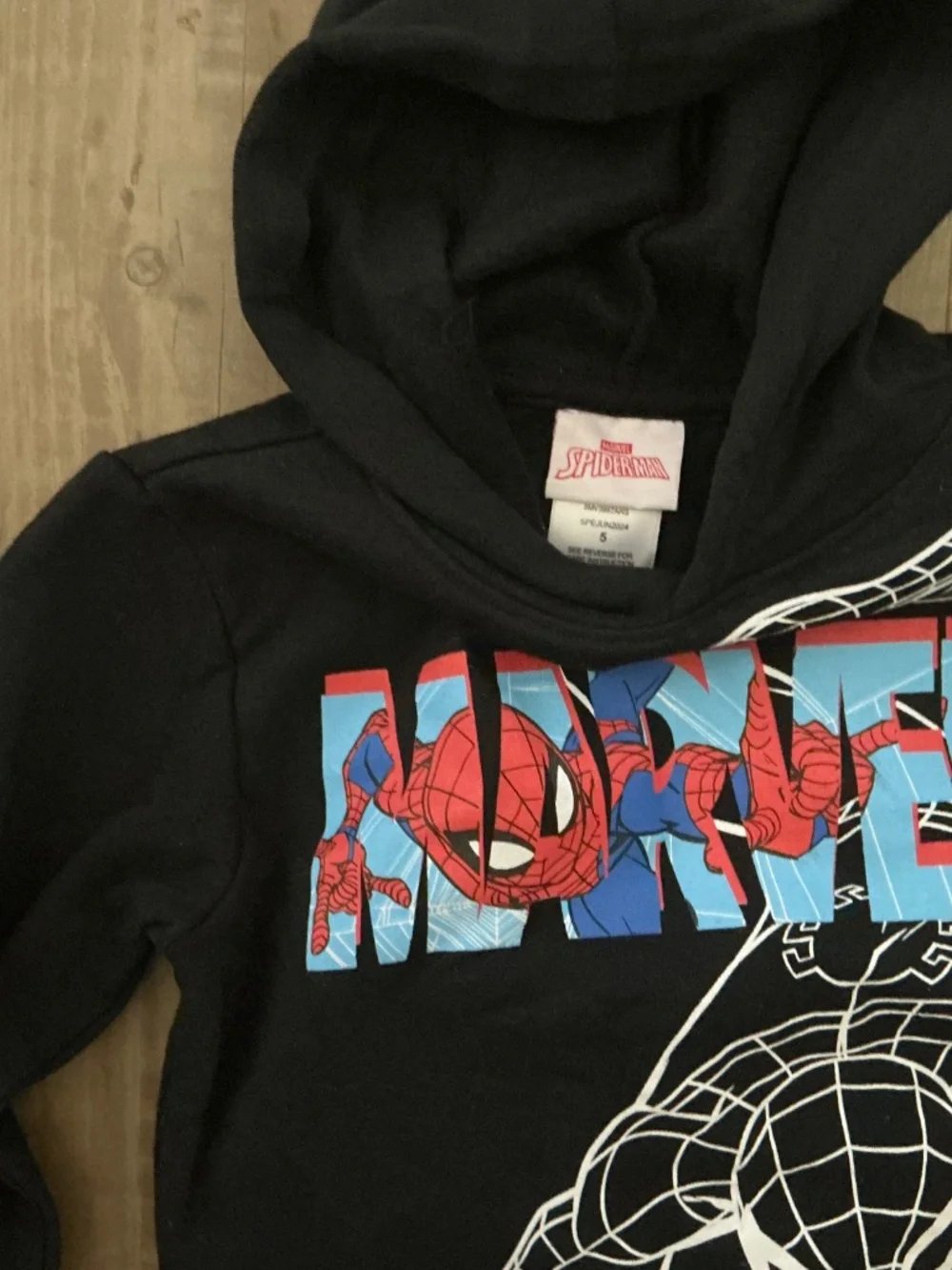 Marvel Spider-Man two-piece pullover hoodie and pants set, size 5